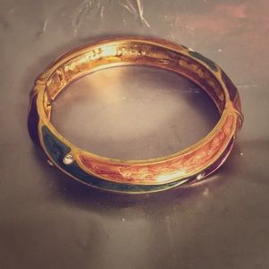 Multi-colored clasped bracelet